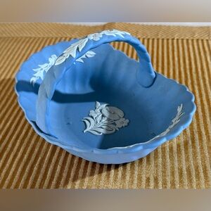 Vintage Wedgwood Blue Jasperware Floral Garland 6" Fluted Basket / Pin Dish